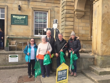 Whitby litter picking 