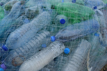 MPs call for ban on all plastic waste exports